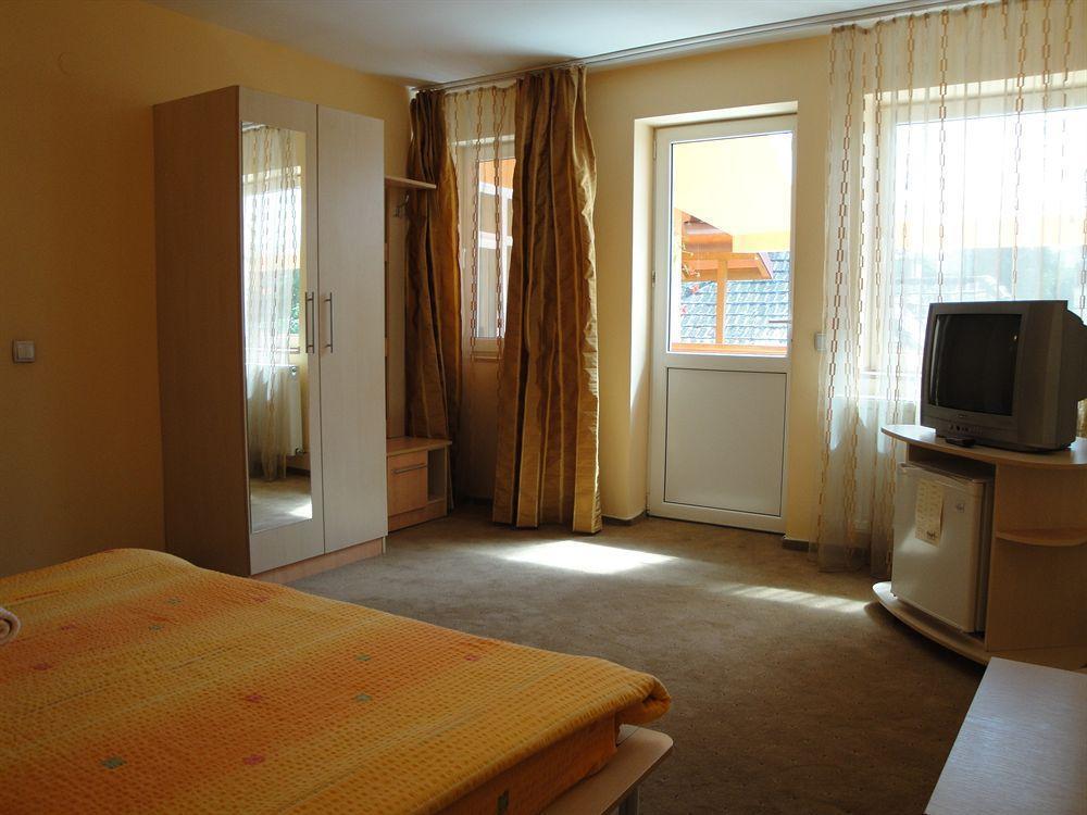 Suri Guesthouse Braşov Extérieur photo